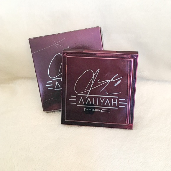 ✨Limited Edition✨ MAC x Aaliyah Age Ain’t Nothing - Picture 2 of 7